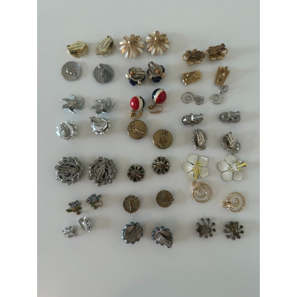 Clip On Earrings Lot 22 Pr Silver Gold Crystals Flower Starburst Mixed Vintage - Picture 9 of 9